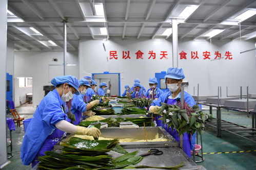 新華全媒 包粽子 造龍舟 收艾葉 汨羅江畔迎端午