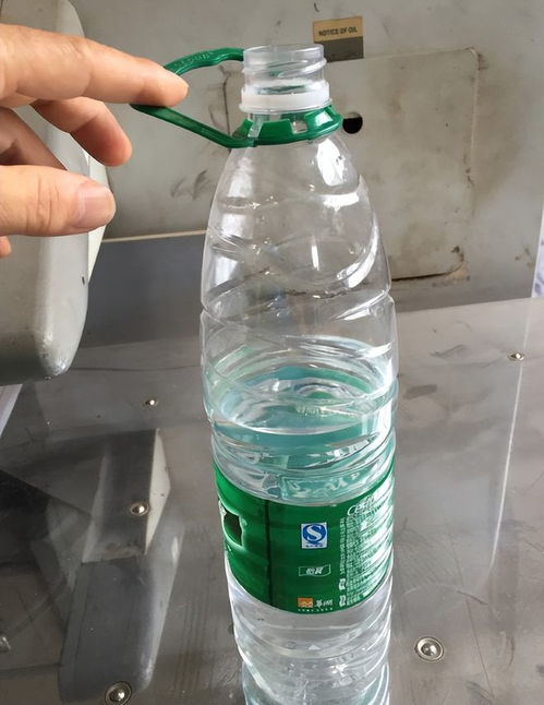 貴州人請客喝茅臺 那是沒把你當朋友,自己人都喝 礦泉水